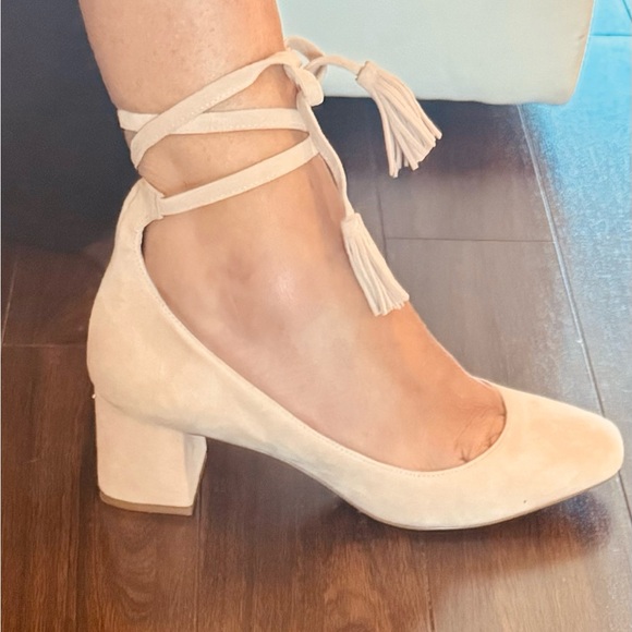 Saks Fith Avenue blush heeled ballerina - Picture 1 of 10